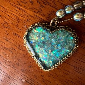 NWOT Shimmery Heart Necklace